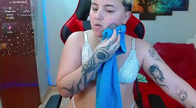 isabeautyx19 online show from January 24, 1:03 pm