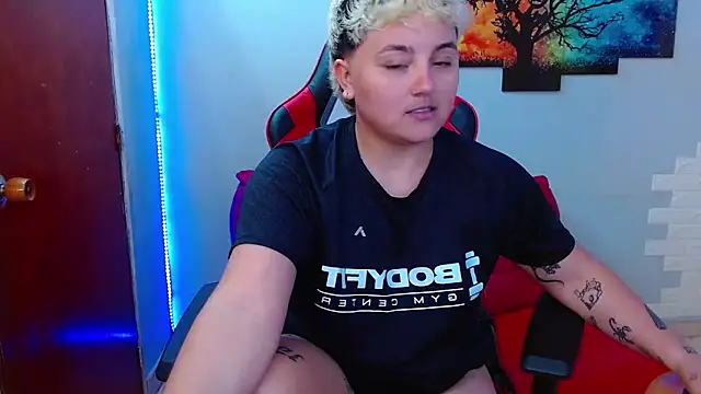 isabeautyx19 online show from February 10, 5:25 am