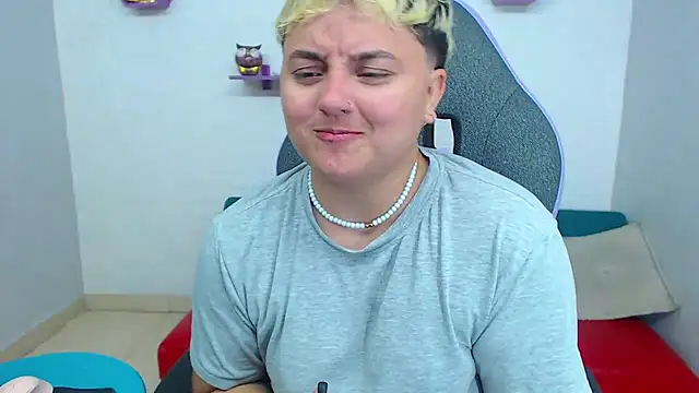 isabeautyx19 online show from February 22, 2:06 am