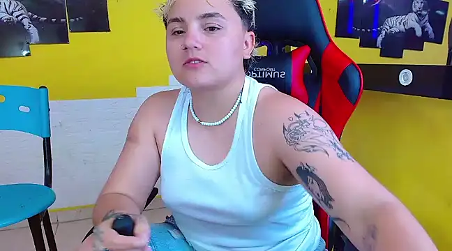 isabeautyx19 online show from March 5, 1:10 am