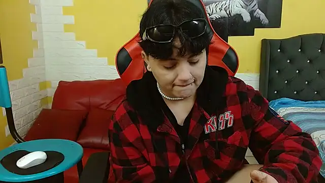 isabeautyx19 online show from December 17, 2:28 am