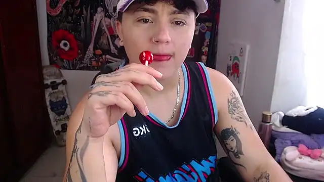 isabeautyx19 online show from May 5, 2:03 pm
