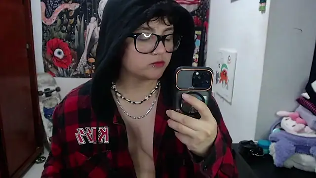 isabeautyx19 online show from May 7, 5:02 am