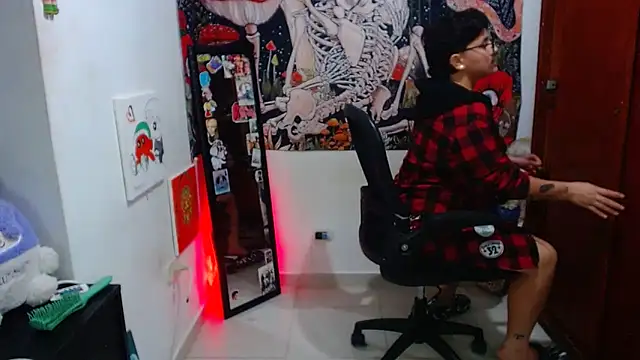 isabeautyx19 online show from May 9, 2:17 am