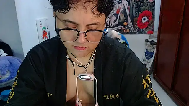 isabeautyx19 online show from May 12, 1:47 am