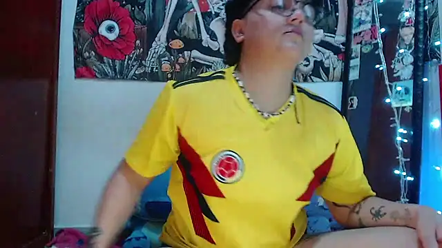 isabeautyx19 online show from May 28, 4:15 pm