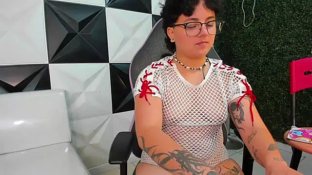 isabeautyx19 online show from June 6, 2:11 pm