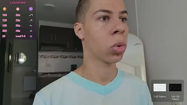 Snapshot of grey___27 chatting on February 11, 11:37 am grey 27 online show from February 11, 11:37 am