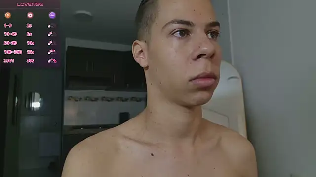 Snapshot of grey___27 chatting on February 12, 11:16 am grey 27 online show from February 12, 11:16 am