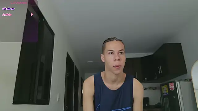 Snapshot of grey___27 chatting on February 13, 11:28 am grey 27 online show from February 13, 11:28 am