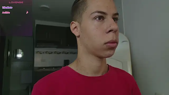 Snapshot of grey___27 chatting on February 14, 11:29 am grey 27 online show from February 14, 11:29 am