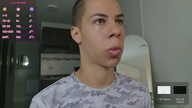 Snapshot of grey___27 chatting on February 16, 11:28 am grey 27 online show from February 16, 11:28 am