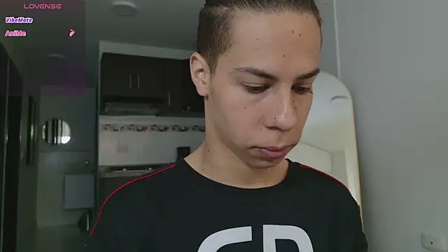 Snapshot of grey___27 chatting on February 24, 11:30 am grey 27 online show from February 24, 11:30 am