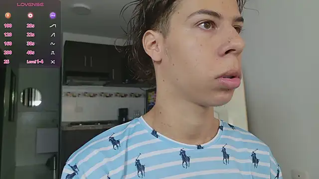 Snapshot of grey___27 chatting on February 25, 11:42 am grey 27 online show from February 25, 11:42 am