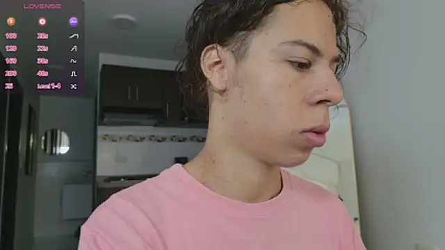 Snapshot of grey___27 chatting on March 5, 11:28 am grey 27 online show from March 5, 11:28 am