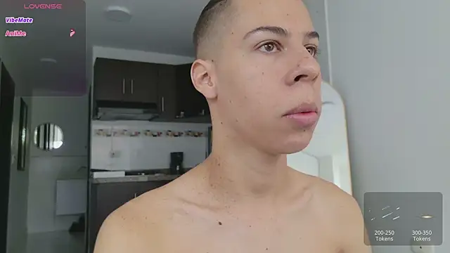 Snapshot of grey___27 chatting on March 8, 11:58 am grey 27 online show from March 8, 11:58 am