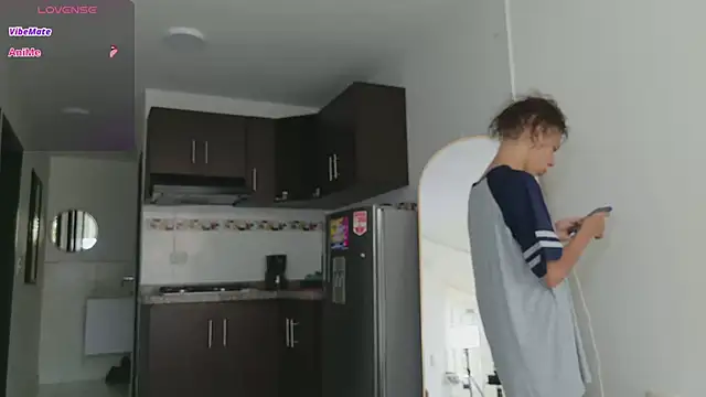 Snapshot of grey___27 chatting on March 9, 12:09 pm grey 27 online show from March 9, 12:09 pm