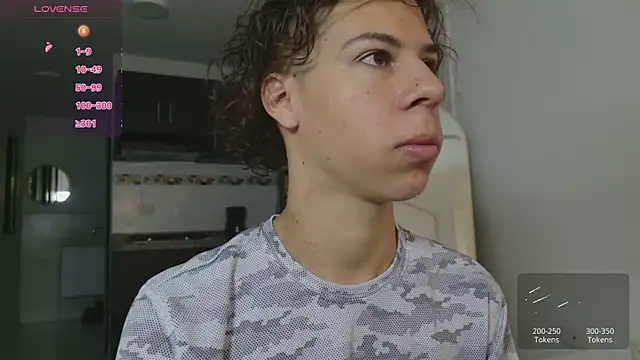 Snapshot of grey___27 chatting on March 11, 11:38 am grey 27 online show from March 11, 11:38 am