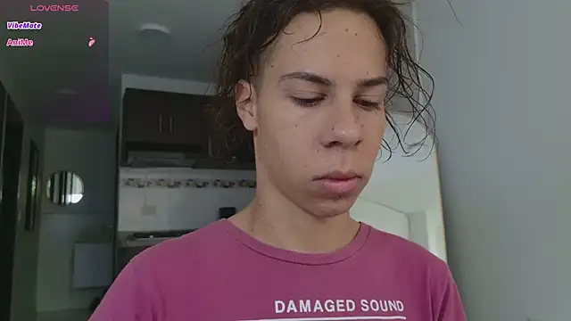 Snapshot of grey___27 chatting on March 13, 11:28 am grey 27 online show from March 13, 11:28 am