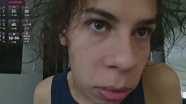 Snapshot of grey___27 chatting on March 22, 11:35 am grey 27 online show from March 22, 11:35 am