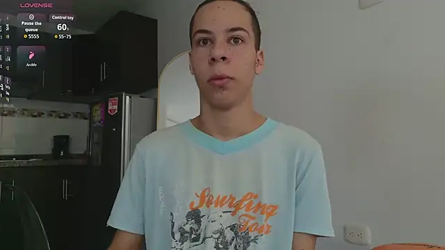 Snapshot of grey___27 chatting on March 26, 11:16 am grey 27 online show from March 26, 11:16 am