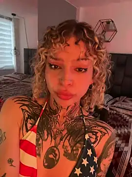Snapshot of Bonnie_vega chatting on August 6, 10:00 pm Bonnie vega online show from August 6, 10:00 pm