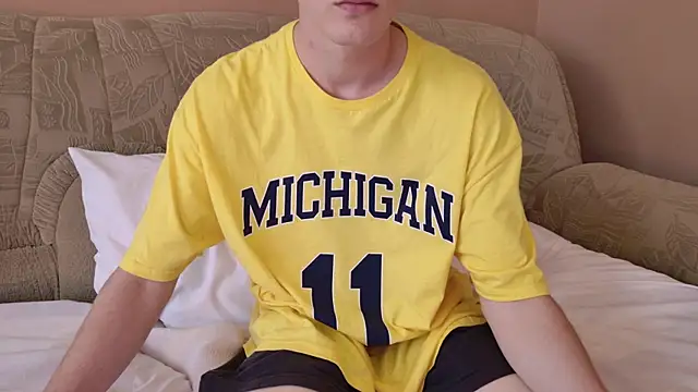 callmenineoneseven online show from September 9, 9:31 am