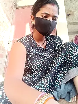 Snapshot of Mamta_Chaterjee chatting on April 13, 1:33 am Mamta Chaterjee online show from April 13, 1:33 am
