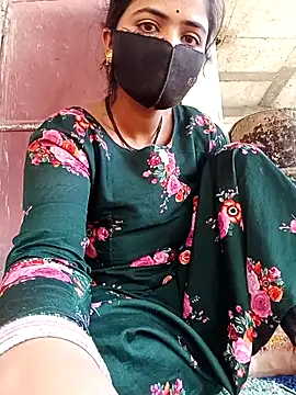 Snapshot of Mamta_Chaterjee chatting on April 28, 1:48 am Mamta Chaterjee online show from April 28, 1:48 am