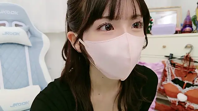 -minami- online show from November 23, 12:05 pm