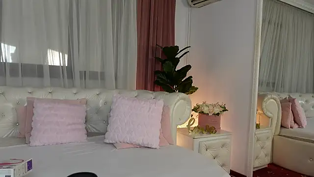 NinaCrystal1 online show from June 13, 8:34 am