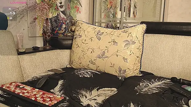 -Yourwoman- online show from December 6, 8:40 pm