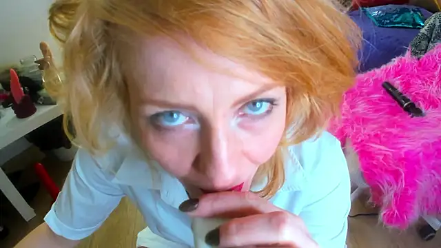 SquirtyAlisa online show from October 17, 11:29 pm