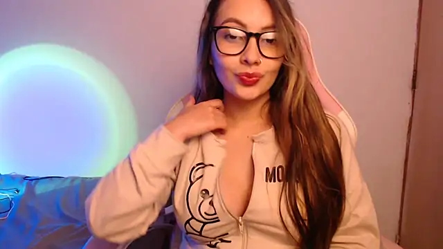 lalawhitte online show from October 11, 7:01 pm