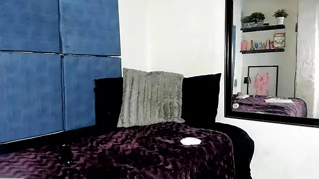 Snapshot of Ebonydollxx chatting on April 15, 4:58 pm Ebonydollxx online show from April 15, 4:58 pm
