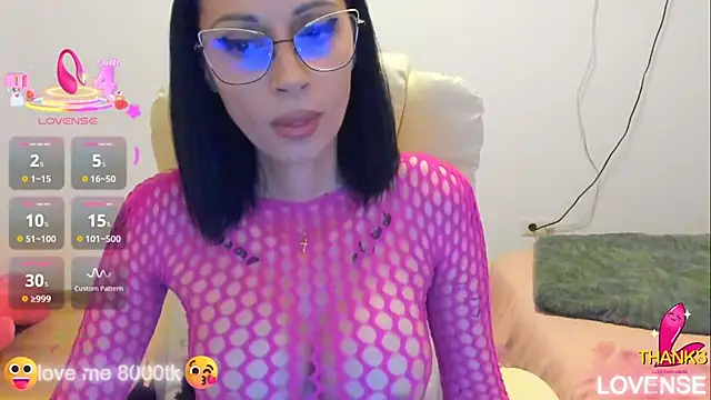 Snapshot of kissnicol32 chatting on November 3, 5:25 pm kissnicol32 online show from November 3, 5:25 pm