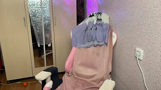 Katrin  kiss online show from May 6, 6:13 pm