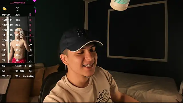 Snapshot of Brat_ chatting on December 6, 8:18 pm Brat online show from December 6, 8:18 pm