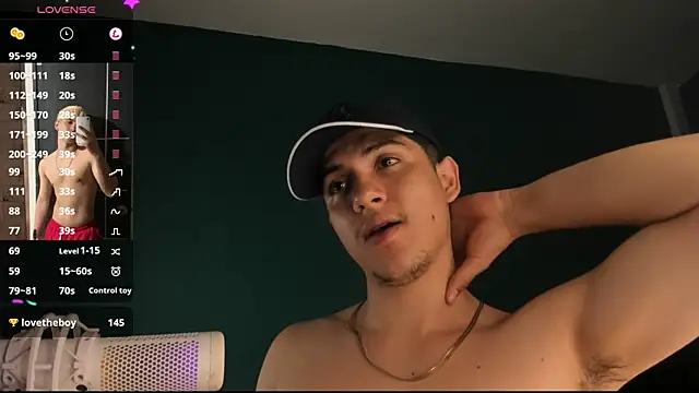 Snapshot of Brat_ chatting on December 6, 11:25 pm Brat online show from December 6, 11:25 pm