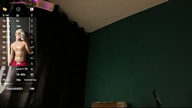 Snapshot of Brat_ chatting on December 12, 9:04 pm Brat online show from December 12, 9:04 pm