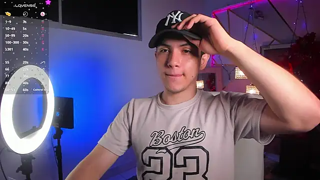 Snapshot of Brat_ chatting on December 18, 12:07 pm Brat online show from December 18, 12:07 pm