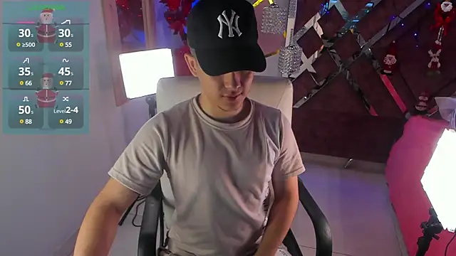 Snapshot of Brat_ chatting on December 21, 12:38 pm Brat online show from December 21, 12:38 pm