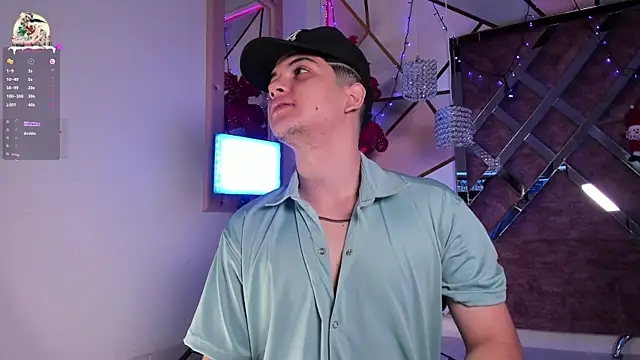 Snapshot of Brat_ chatting on December 22, 12:27 pm Brat online show from December 22, 12:27 pm