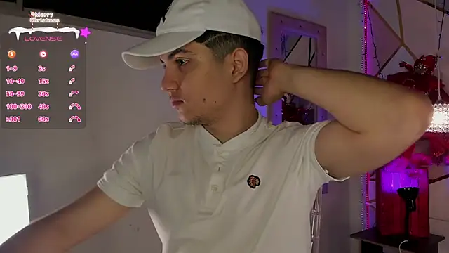 Snapshot of Brat_ chatting on December 28, 12:35 pm Brat online show from December 28, 12:35 pm