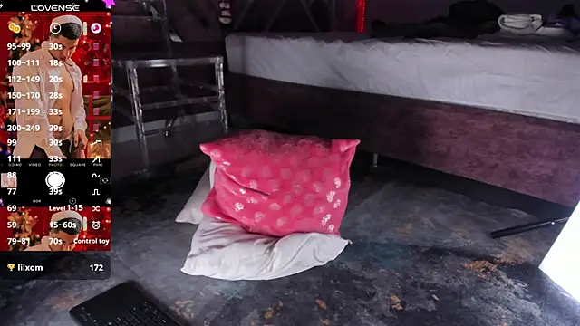 Snapshot of Brat_ chatting on December 28, 6:40 pm Brat online show from December 28, 6:40 pm