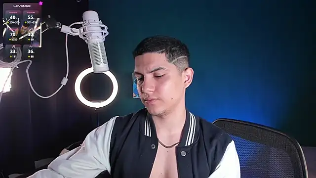 Snapshot of Brat_ chatting on January 13, 6:27 pm Brat online show from January 13, 6:27 pm