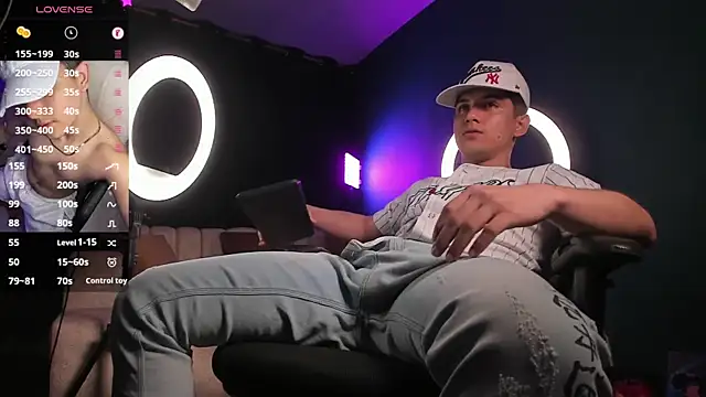 Snapshot of Brat_ chatting on January 30, 7:37 pm Brat online show from January 30, 7:37 pm