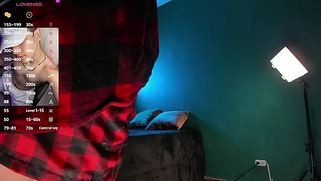 Snapshot of Brat_ chatting on February 14, 11:42 am Brat online show from February 14, 11:42 am