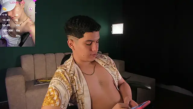 Snapshot of Brat_ chatting on March 5, 12:00 pm Brat online show from March 5, 12:00 pm