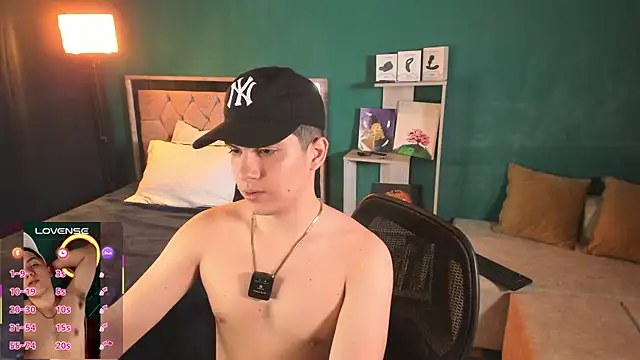 Snapshot of Brat_ chatting on September 15, 6:41 pm Brat online show from September 15, 6:41 pm